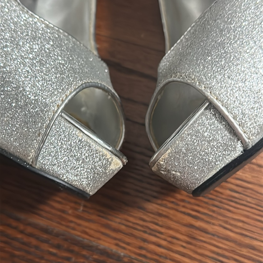 Elegant Silver Glitter Peep-Toe Heels - Picture 2 of 6